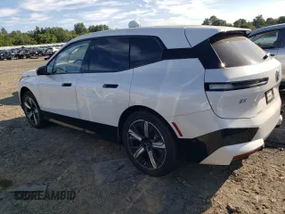 2023 BMW iX xDrive50 z VIN WB523CF07PCM92331, wystawiony jako Copart lot #64938133 z przebiegiem Nie podano mil oraz . Historia ofert i sprzedaży dostępna na DreamBid. Obrazek 2.