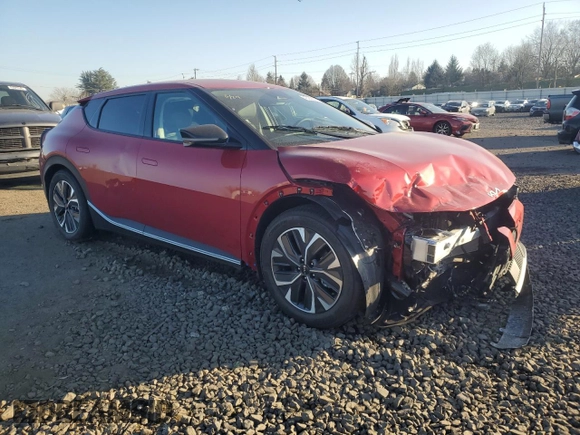2024 Kia EV6 Wind with VIN KNDC3DLC7R5211410, listed as a Copart auction lot 43232975 with 2,457 mi miles and Salvage Title. Bid and sale history available at carsss.com. Image 4.