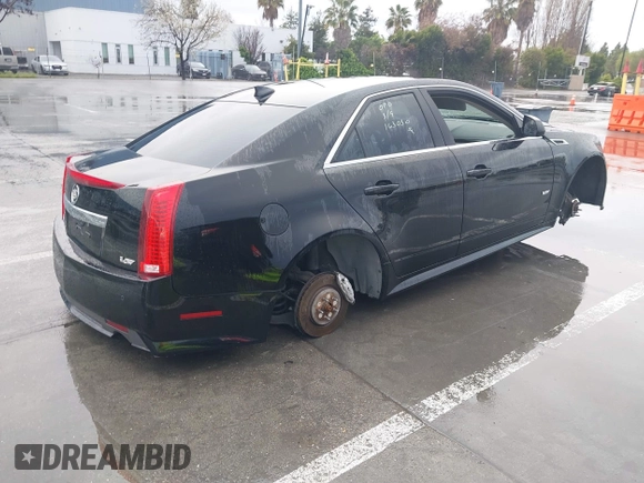 2013 Cadillac CTS-V z VIN 1G6DV5EP0D0102168, wystawiony jako IAAI lot #41791601 z przebiegiem Nie podano mil oraz . Historia ofert i sprzedaży dostępna na DreamBid. Obrazek 4.