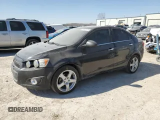 2015 Chevrolet Sonic LTZ z VIN 1G1JE5SB8F4145170, wystawiony jako Copart lot #48393375 z przebiegiem 154 935 mil mil oraz Szkoda całkowita • Salvage title. Historia ofert i sprzedaży dostępna na DreamBid. Obrazek 1.