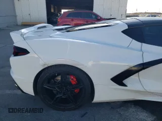 2021 Chevrolet Corvette 2LT with VIN 1G1YB2D42M5114024, listed as a Copart auction lot 81778014 with 17,988 mi miles and Salvage Title. Bid and sale history available at carsss.com. Image 10.