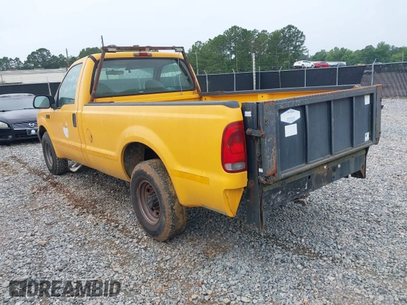 2004 Ford F-250 XL z VIN 1FTNF20L44EC05520, wystawiony jako IAAI lot #42353084 z przebiegiem 372 937 mil mil oraz . Historia ofert i sprzedaży dostępna na DreamBid. Obrazek 3.