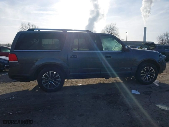 2015 Lincoln Navigator L with VIN 5LMJJ3JT3FEJ13389, listed as a IAAI auction lot 41205754 with 117,883 mi miles. Bid and sale history available at carsss.com. Image 12.