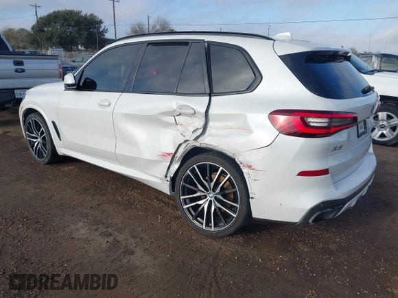 2021 BMW X5 sDrive40i with VIN 5UXCR4C00M9D80482, listed as a IAAI auction lot 41636009 with 85,103 mi miles. Bid and sale history available at carsss.com. Image 3.