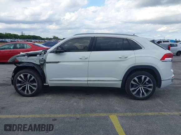2021 Volkswagen Atlas SEL Premium R-Line with VIN 1V2FE2CA2MC206046, listed as a IAAI auction lot 41547596 with 13,805 mi miles and . Bid and sale history available at DreamBid. Image 14.
