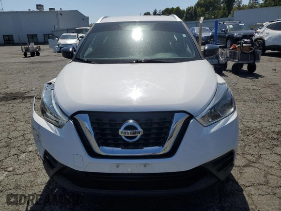 2019 Nissan Kicks S z VIN 3N1CP5CU1KL495287, wystawiony jako Copart lot #55803885 z przebiegiem 88 530 mil mil oraz Szkoda całkowita • Salvage title. Historia ofert i sprzedaży dostępna na DreamBid. Obrazek 5.