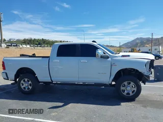 2024 Ram 2500 Laramie z VIN 3C6UR5FL2RG267971, wystawiony jako IAAI lot #41707239 z przebiegiem 22 898 mil mil oraz . Historia ofert i sprzedaży dostępna na DreamBid. Obrazek 13.