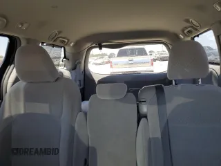 2018 Toyota Sienna LE Auto Access Seat z VIN 5TDKZ3DC5JS940670, wystawiony jako Copart lot #63253685 z przebiegiem 92 604 mil mil oraz Szkoda całkowita • Salvage title. Historia ofert i sprzedaży dostępna na DreamBid. Obrazek 10.