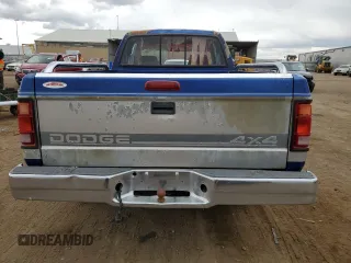 1995 Dodge Dakota z VIN 1B7GG23Y4SS124349, wystawiony jako Copart lot #55723114 z przebiegiem 136 156 mil mil oraz Tytuł czysty. Historia ofert i sprzedaży dostępna na DreamBid. Obrazek 6.