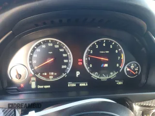 2018 BMW X5 M z VIN 5YMKT6C58J0Y83672, wystawiony jako Copart lot #48067795 z przebiegiem 61 554 mil mil oraz Szkoda całkowita • Salvage title. Historia ofert i sprzedaży dostępna na DreamBid. Obrazek 9.