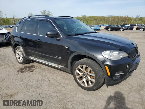 2013 BMW X5 xDrive35i z VIN 5UXZV4C56D0B24871, wystawiony jako Copart lot #55187185 z przebiegiem 141 533 mil mil oraz Czysty tytuł • Clean title. Historia ofert i sprzedaży dostępna na DreamBid. Obrazek 4.