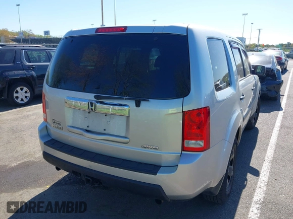 2011 Honda Pilot LX with VIN 5FNYF4H26BB100266, listed as a IAAI auction lot 42111030 with 262,955 mi miles. Bid and sale history available at carsss.com. Image 4.