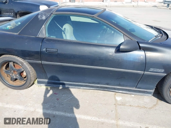 2002 Chevrolet Camaro Z28 z VIN 2G1FP22G022134223, wystawiony jako IAAI lot #42271773 z przebiegiem 125 164 mil mil oraz . Historia ofert i sprzedaży dostępna na DreamBid. Obrazek 13.