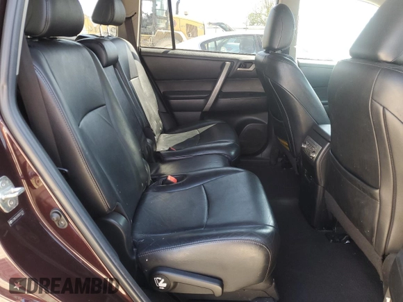 2011 Toyota Highlander z VIN 5TDBK3EH5BS074730, wystawiony jako Copart lot #56496965 z przebiegiem 133 214 mil mil oraz Czysty tytuł • Clean title. Historia ofert i sprzedaży dostępna na DreamBid. Obrazek 11.