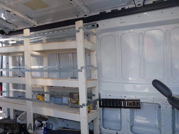 2023 Ford Transit Cargo с VIN 1FTBR1C82PKA54484, выставлен на аукционе IAAI как лот 40983625 с пробегом 57 151 миль миль и . История ставок и продаж доступна на DreamBid. Изображение 8.