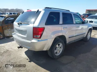 2007 Jeep Grand Cherokee Laredo z VIN 1J8GR48K67C543257, wystawiony jako IAAI lot #41733644 z przebiegiem 201 936 mil mil oraz . Historia ofert i sprzedaży dostępna na DreamBid. Obrazek 4.
