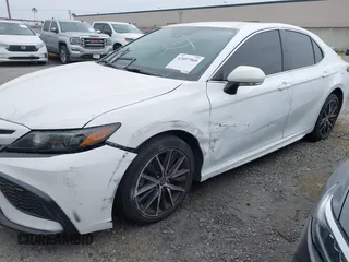 2022 Toyota Camry SE z VIN 4T1G11AK4NU675377, wystawiony jako IAAI lot #42057960 z przebiegiem 46 936 mil mil oraz . Historia ofert i sprzedaży dostępna na DreamBid. Obrazek 23.