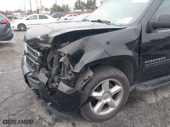 2010 Chevrolet Suburban LT with VIN 1GNUKJE35AR118585, listed as a IAAI auction lot 41730021 with 195,692 mi miles. Bid and sale history available at carsss.com. Image 6.