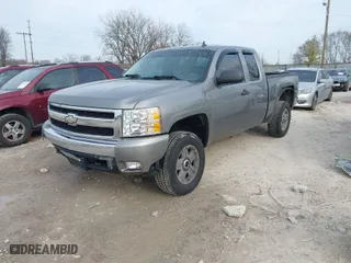 2008 Chevrolet Silverado 1500 LT w/1LT with VIN 2GCEK19J181250915, listed as a IAAI auction lot 41834813 with 252,696 mi miles. Bid and sale history available at carsss.com. Image 2.