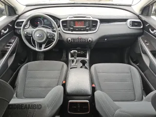 2017 Kia Sorento LX z VIN 5XYPGDA36HG284069, wystawiony jako Copart lot #56899345 z przebiegiem 106 724 mil mil oraz Czysty tytuł • Clean title. Historia ofert i sprzedaży dostępna na DreamBid. Obrazek 8.