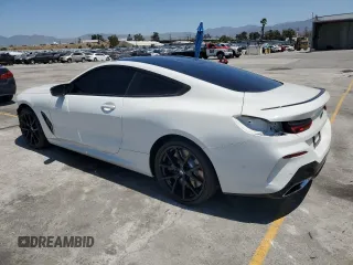 2020 BMW 8 Series M850i xDrive z VIN WBABC4C00LCE77534, wystawiony jako Copart lot #57640795 z przebiegiem Nie podano mil oraz Szkody całkowita. Historia ofert i sprzedaży dostępna na DreamBid. Obrazek 2.