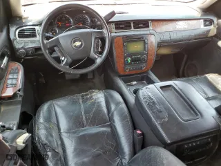2007 Chevrolet Suburban LT with VIN 3GNFC16J87G107057, listed as a Copart auction lot 68124744 with 282,993 mi miles and Salvage Title. Bid and sale history available at carsss.com. Image 8.