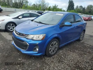 2017 Chevrolet Sonic LT z VIN 1G1JD5SH4H4167340, wystawiony jako Copart lot #56767545 z przebiegiem 155 027 mil mil oraz Czysty tytuł • Clean title. Historia ofert i sprzedaży dostępna na DreamBid. Obrazek 1.