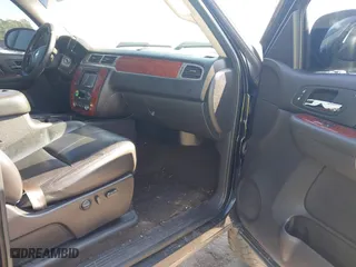 2009 Chevrolet Silverado 1500 LTZ with VIN 3GCEK33389G167139, listed as a IAAI auction lot 41490632 with 221,604 mi miles. Bid and sale history available at carsss.com. Image 5.