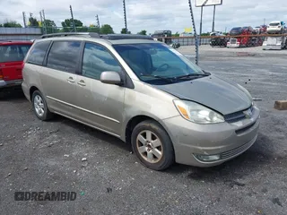 2004 Toyota Sienna XLE with VIN 5TDZA22C04S166738, listed as a IAAI auction lot 42137264 with 147,551 mi miles. Bid and sale history available at carsss.com. Image 1.