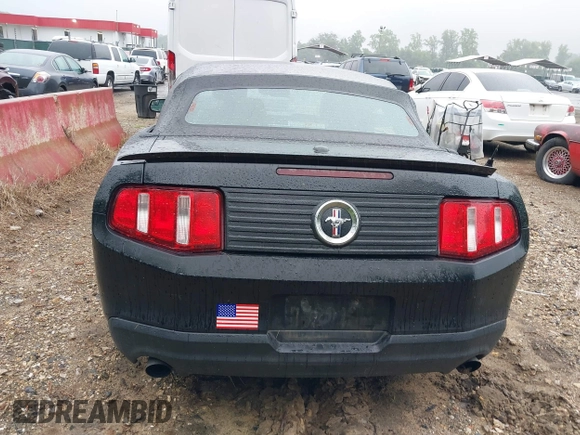 2011 Ford Mustang V6 z VIN 1ZVBP8EM7B5139351, wystawiony jako IAAI lot #42471805 z przebiegiem 80 513 mil mil oraz . Historia ofert i sprzedaży dostępna na DreamBid. Obrazek 16.