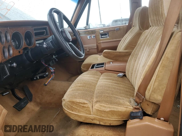 1990 GMC Suburban с VIN 1GKGR26K8LF528125, выставлен на аукционе Copart как лот 84931724 с пробегом Не указан миль и Списание • Salvage title. История ставок и продаж доступна на DreamBid. Изображение 7.