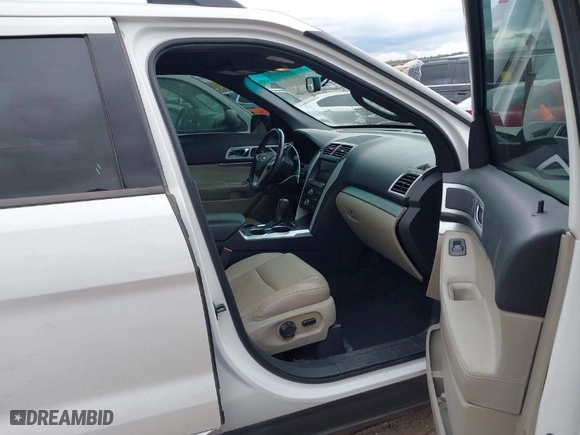 2014 Ford Explorer XLT with VIN 1FM5K7D95EGB90163, listed as a IAAI auction lot 41896474 with 139,694 mi miles. Bid and sale history available at carsss.com. Image 5.