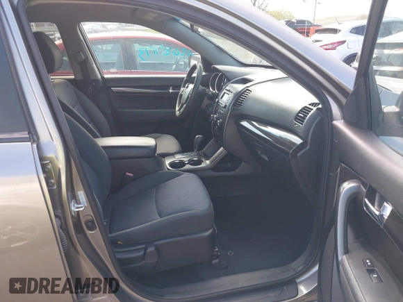 2012 Kia Sorento LX with VIN 5XYKT4A19CG236143, listed as a IAAI auction lot 42027173 with 177,148 mi miles. Bid and sale history available at carsss.com. Image 5.