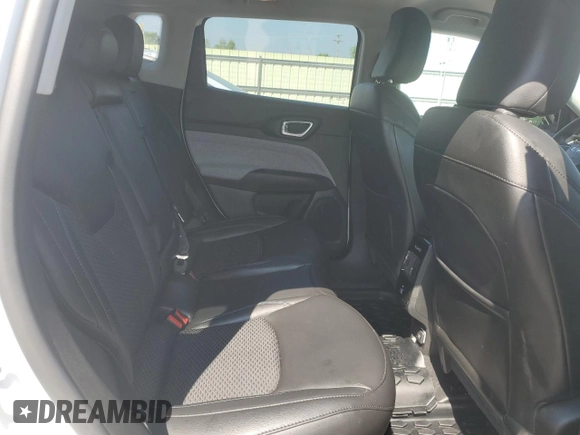 2022 Jeep Compass Latitude z VIN 3C4NJDBB7NT124382, wystawiony jako Copart lot #65059445 z przebiegiem 26 398 mil mil oraz Szkoda całkowita • Salvage title. Historia ofert i sprzedaży dostępna na DreamBid. Obrazek 11.