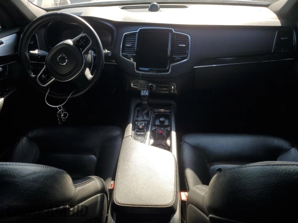 2017 Volvo XC90 Momentum with VIN YV4A22PK5H1148777, listed as a Copart auction lot 55532165 with 135,779 mi miles and Clean Title. Bid and sale history available at DreamBid. Image 8.