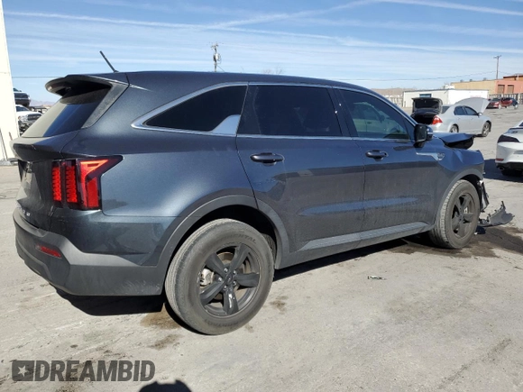 2022 Kia Sorento LX with VIN 5XYRG4LC2NG125907, listed as a Copart auction lot 42705195 with 49,529 mi miles and Salvage Title. Bid and sale history available at carsss.com. Image 3.