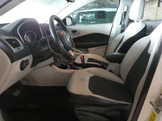2021 Jeep Compass Latitude z VIN 3C4NJCBB7MT571349, wystawiony jako Copart lot #52329035 z przebiegiem 19 518 mil mil oraz Czysty tytuł • Clean title. Historia ofert i sprzedaży dostępna na DreamBid. Obrazek 8.