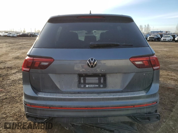 2024 Volkswagen Tiguan SE R-Line Black z VIN 3VV8B7AX8RM136714, wystawiony jako Copart lot #50587005 z przebiegiem Nie podano mil oraz Szkoda całkowita • Salvage title. Historia ofert i sprzedaży dostępna na DreamBid. Obrazek 6.