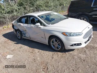 2015 Ford Fusion Energi Titanium with VIN 3FA6P0SU2FR281013, listed as a IAAI auction lot 40632327 with 129,288 mi miles. Bid and sale history available at carsss.com. Image 1.