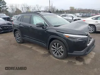 2023 Toyota Corolla Cross XLE z VIN 7MUDAABG8PV071006, wystawiony jako IAAI lot #41845752 z przebiegiem 33 398 mil mil oraz . Historia ofert i sprzedaży dostępna na DreamBid. Obrazek 1.