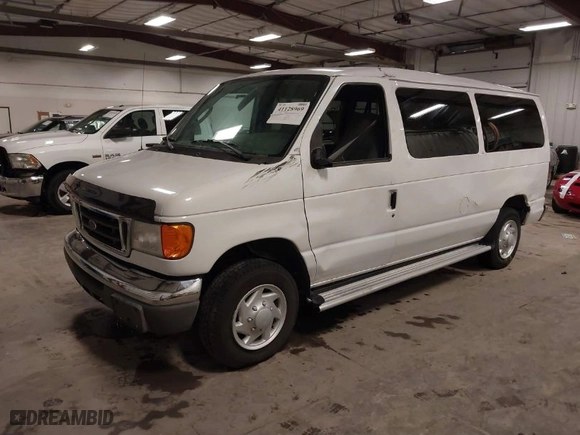 2007 Ford Econoline Wagon XL with VIN 1FMNE11L87DA58507, listed as a IAAI auction lot 41128969 with 143,383 mi miles. Bid and sale history available at carsss.com. Image 2.