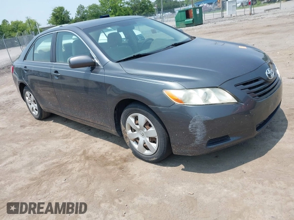 2007 Toyota Camry CE z VIN 4T1BE46K17U186575, wystawiony jako IAAI lot #42492280 z przebiegiem 184 813 mil mil oraz . Historia ofert i sprzedaży dostępna na DreamBid. Obrazek 1.