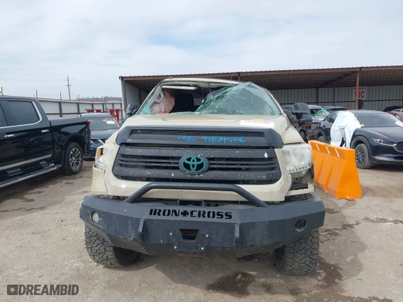 2017 Toyota Tundra 4WD SR5 with VIN 5TFDW5F16HX631528, listed as a IAAI auction lot 41829506 with 0 mi miles. Bid and sale history available at carsss.com. Image 12.