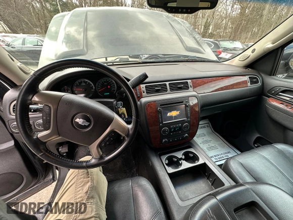 2013 Chevrolet Suburban LT with VIN 1GNSKJE78DR138778, listed as a Copart auction lot 55407775 with 100,121 mi miles and Clean Title. Bid and sale history available at DreamBid. Image 9.