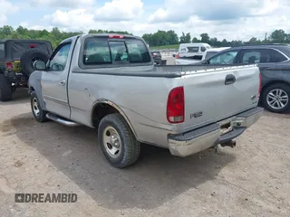 2002 Ford F-150 XL z VIN 1FTRF17W72NA69067, wystawiony jako IAAI lot #42127001 z przebiegiem 234 022 mil mil oraz . Historia ofert i sprzedaży dostępna na DreamBid. Obrazek 3.