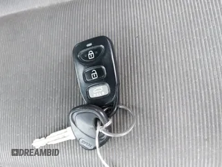 2017 Hyundai Elantra SE z VIN KMHD74LF0HU071915, wystawiony jako IAAI lot #42527992 z przebiegiem 148 885 mil mil oraz . Historia ofert i sprzedaży dostępna na DreamBid. Obrazek 11.
