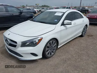 2018 Mercedes-Benz CLA 250 z VIN WDDSJ4GB0JN675250, wystawiony jako IAAI lot #42182793 z przebiegiem 65 978 mil mil oraz . Historia ofert i sprzedaży dostępna na DreamBid. Obrazek 2.