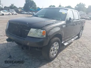 2007 Ford F-150 XLT z VIN 1FTRW12W57KC02330, wystawiony jako IAAI lot #42246828 z przebiegiem 321 712 mil mil oraz . Historia ofert i sprzedaży dostępna na DreamBid. Obrazek 2.