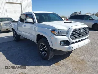 2020 Toyota Tacoma SR5 z VIN 3TMCZ5AN0LM350742, wystawiony jako IAAI lot #41813786 z przebiegiem 84 109 mil mil oraz . Historia ofert i sprzedaży dostępna na DreamBid. Obrazek 1.