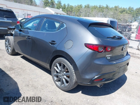 2021 Mazda 3 Select z VIN JM1BPAKL0M1321246, wystawiony jako IAAI lot #42031709 z przebiegiem 87 700 mil mil oraz . Historia ofert i sprzedaży dostępna na DreamBid. Obrazek 3.